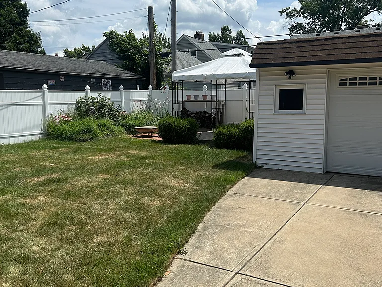 17425 Dartmouth Ave — Photo 10