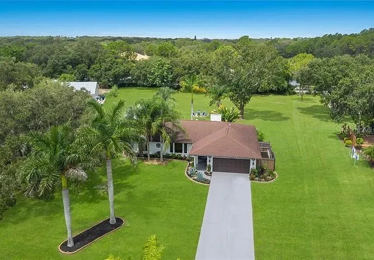 2077 Racimo Dr — Photo 8