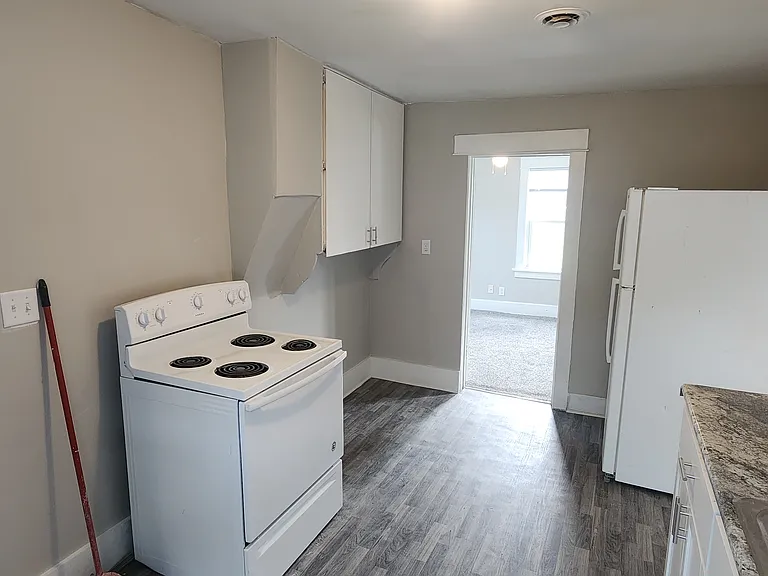 911 E 2nd St #3 — Photo 7