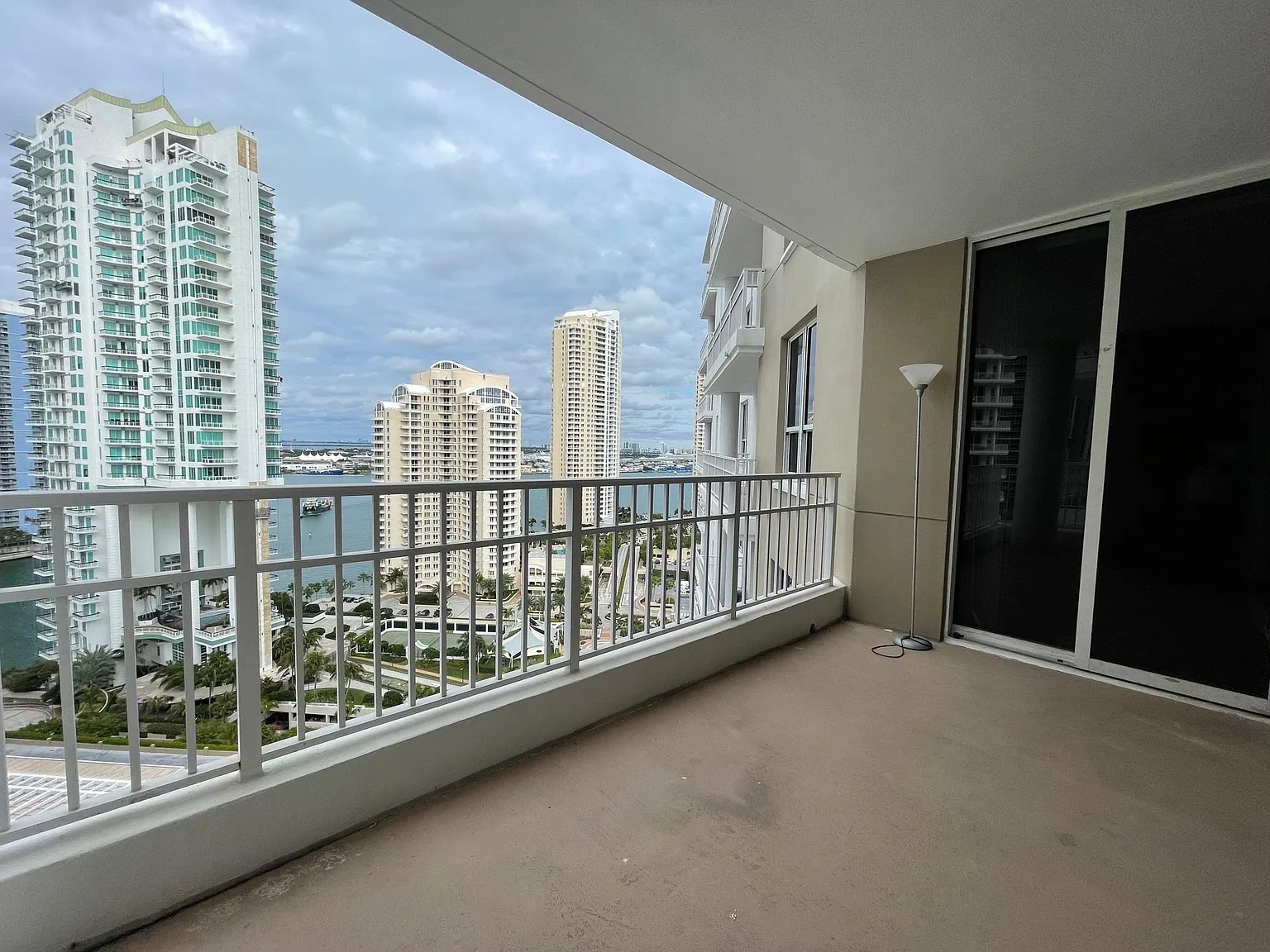 1 bed, 992 sqft, $3,500 — Photo 2