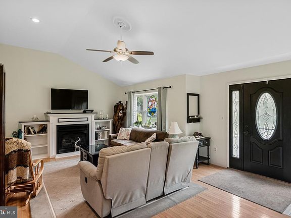 5th image of 150 Pemberton Blvd