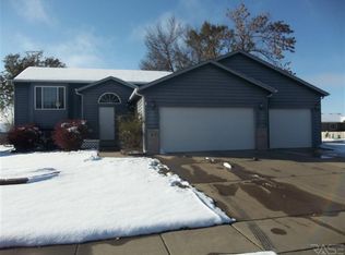 417 N Whitni Ln, Sioux Falls, SD 57107