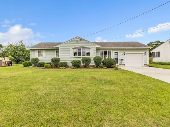 33 Beesley Ave, Chicopee, MA 01013