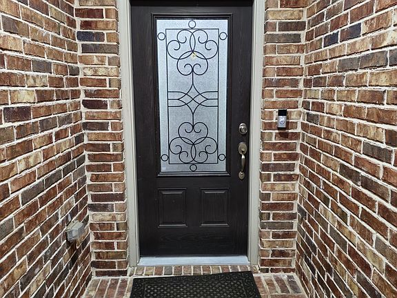 2nd image of 2321 Leeward Pl