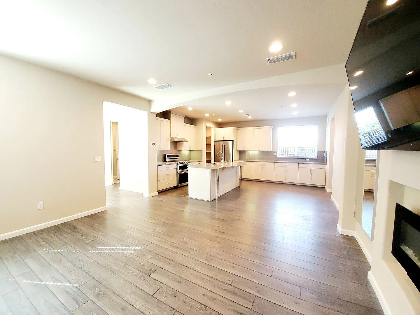 Luxury 4 bedroom 3 bath townhouse at The Montage — Photo 3