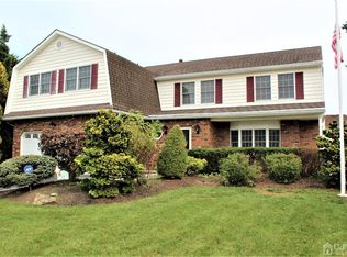 32 Heather Dr, Edison, NJ 08820