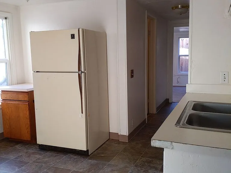330 Howard Ave — Photo 33