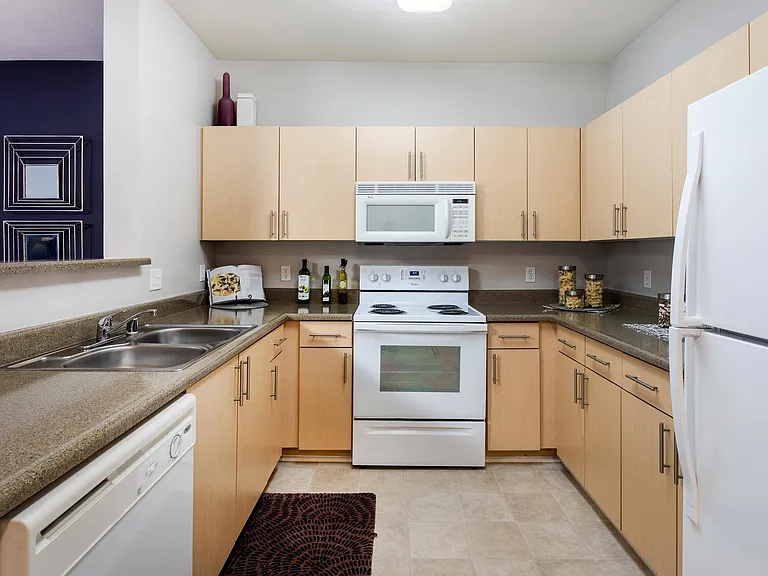 La Jolla Crossroads Apartments — Photo 33