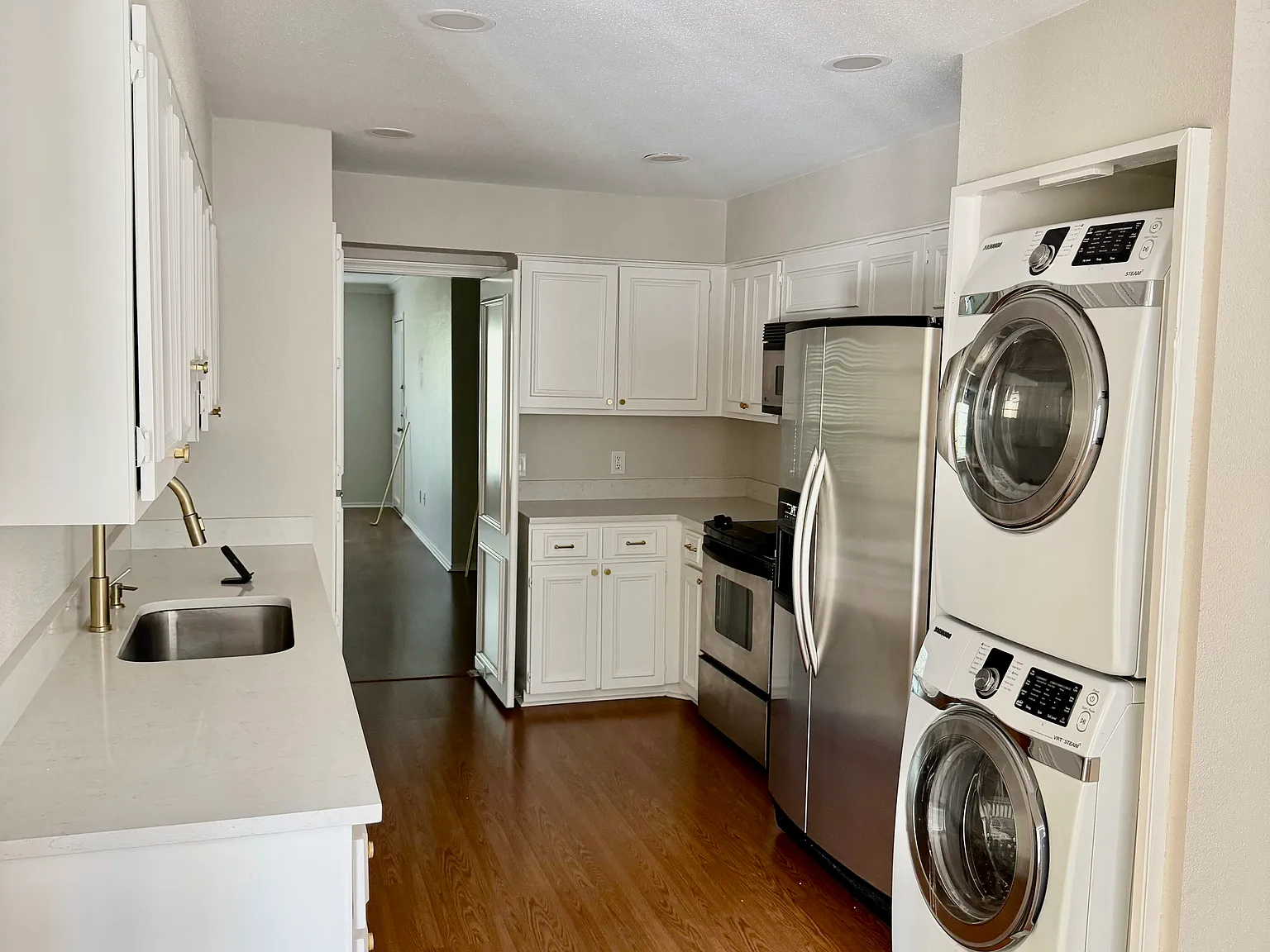 2 bed, 1174 sqft, $1,900 — Photo 3