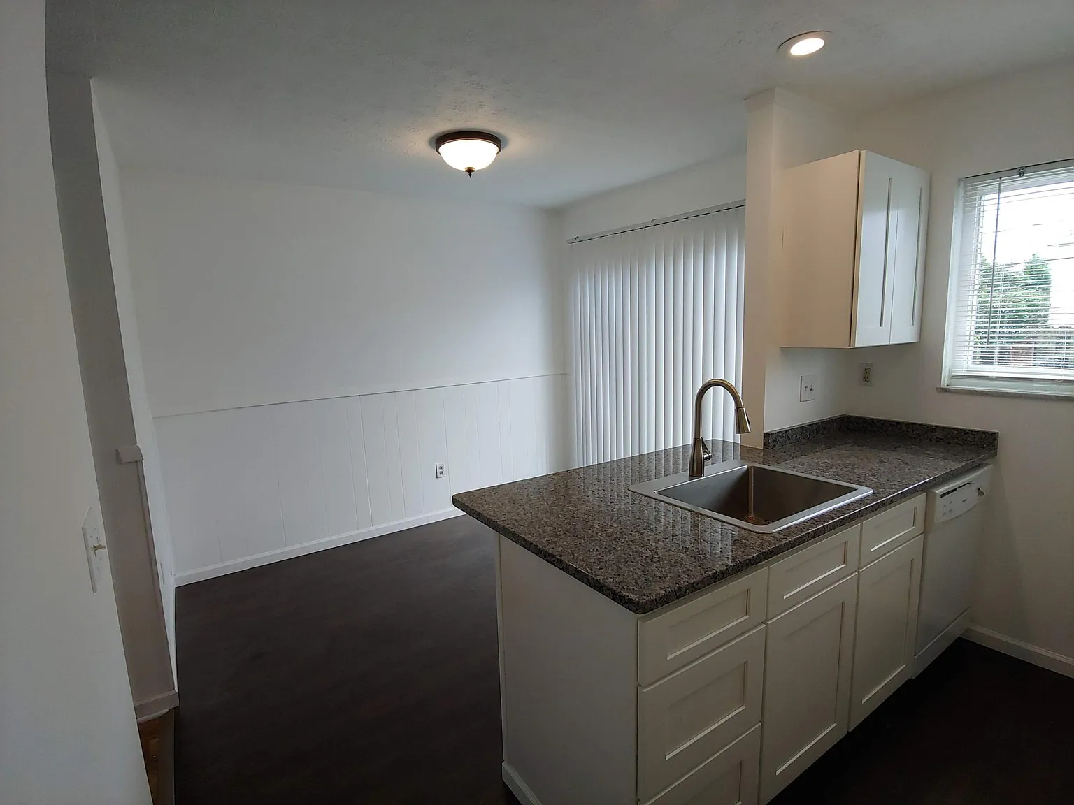 2 bed, 1.5 bath, 1300 sqft, $1,475 — Photo 2