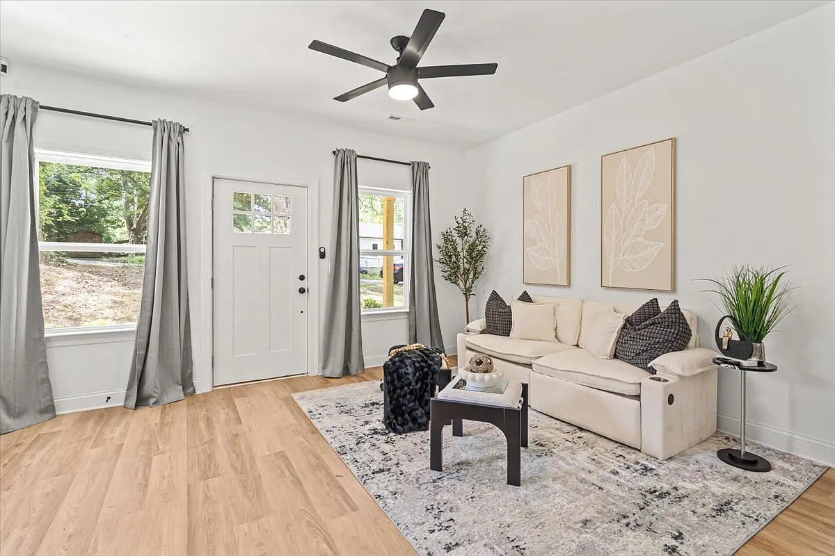2 bed, 2.5 bath, 1115 sqft, $1,650 — Photo 2