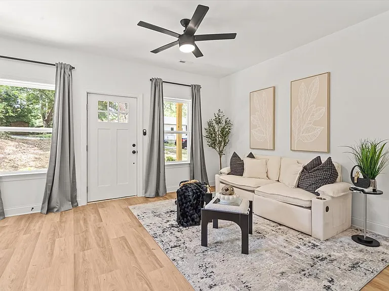 605 Poplar St — Photo 2