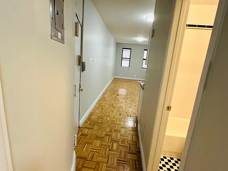 347 W 16th St #ONED — Photo 4