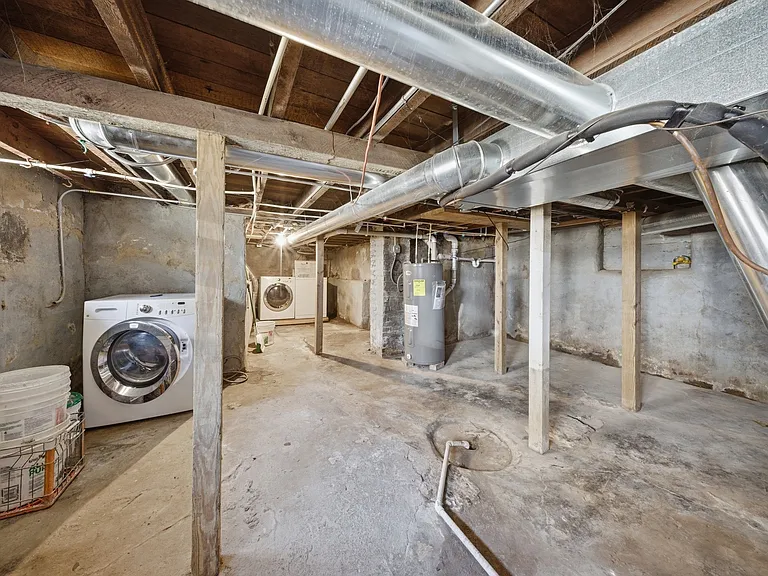 810 Superior St — Photo 12