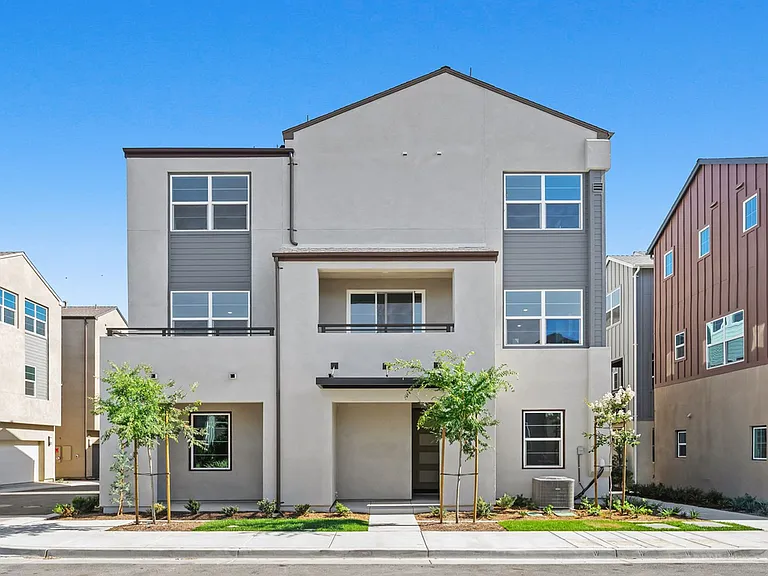 2612 E Hyde Paseo — Photo 1