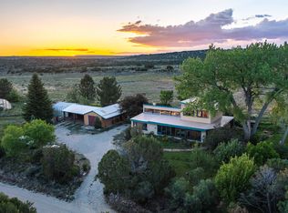 51 Atalaya Rd, Arroyo Hondo, NM 87513