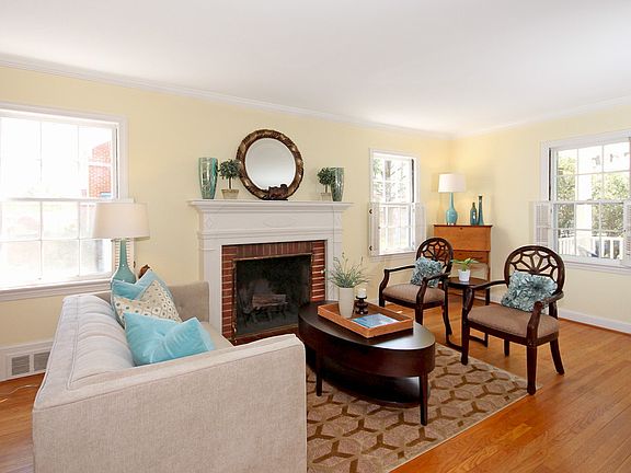 Living Room - Bright and Elegant