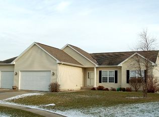 245 17th Avenue Ct, Hiawatha, IA 52233