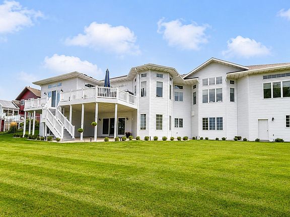 4th image of 700 Aspen Ave