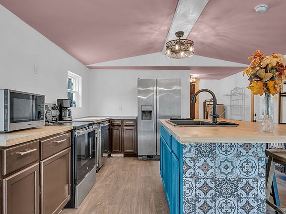 5th image of 1148 S Bear Creek Rd