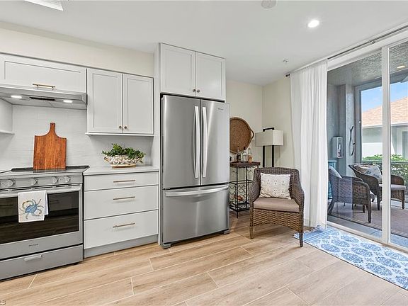 5th image of 26181 Clarkston DR #102