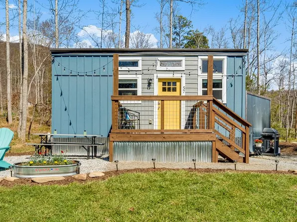 57 Tiny Home Dr, Hendersonville, NC 28792