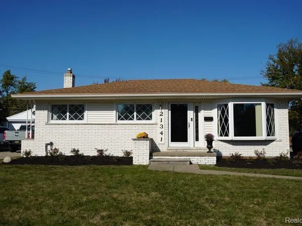 21341 Sunnyview St, Clinton Township, MI 48035