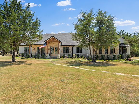 3rd image of 421 White Oak Cir