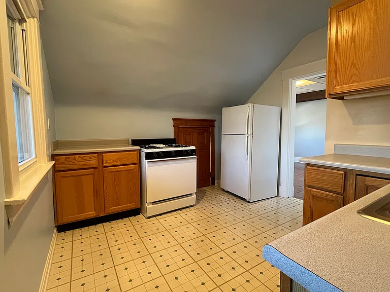 2703 E Strathmore Ave #300 — Photo 12