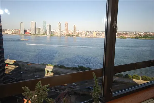 Rented by Luxury Habitat | media 12