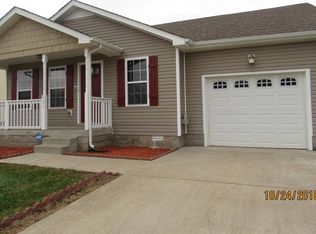 121 N Cavalcade Cir, Oak Grove, KY 42262