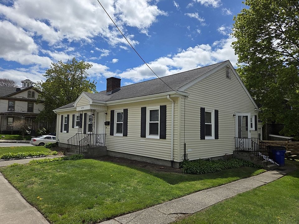 1st image of 499 Maple St