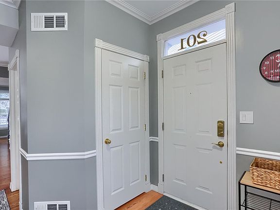 3rd image of 201 Beech St