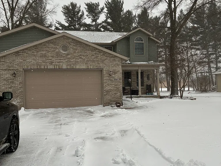 4881 Townsend Ct — Photo 1