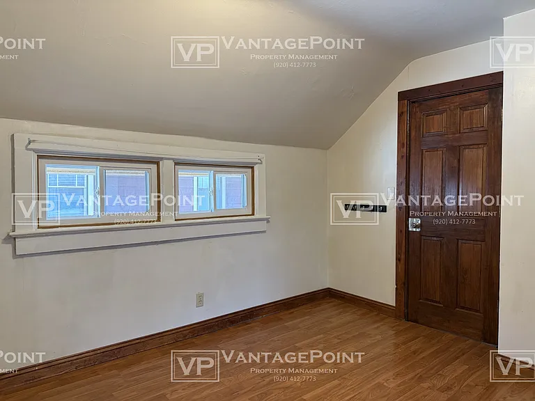 220 S Maple Ave — Photo 4