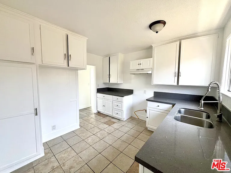 254 E Lanzit Ave #5 — Photo 11