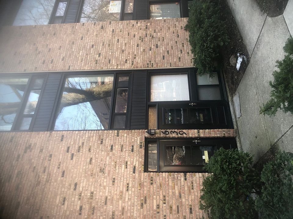 1st image of 639 W Wellington Ave Unit 4