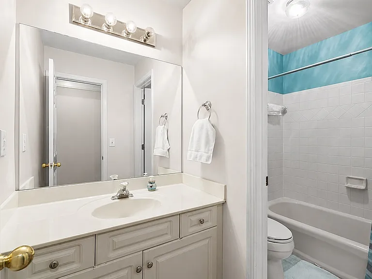 2208 Snug Hbr NE — Photo 14