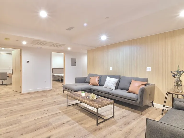 1455 W 36th St — Photo 13