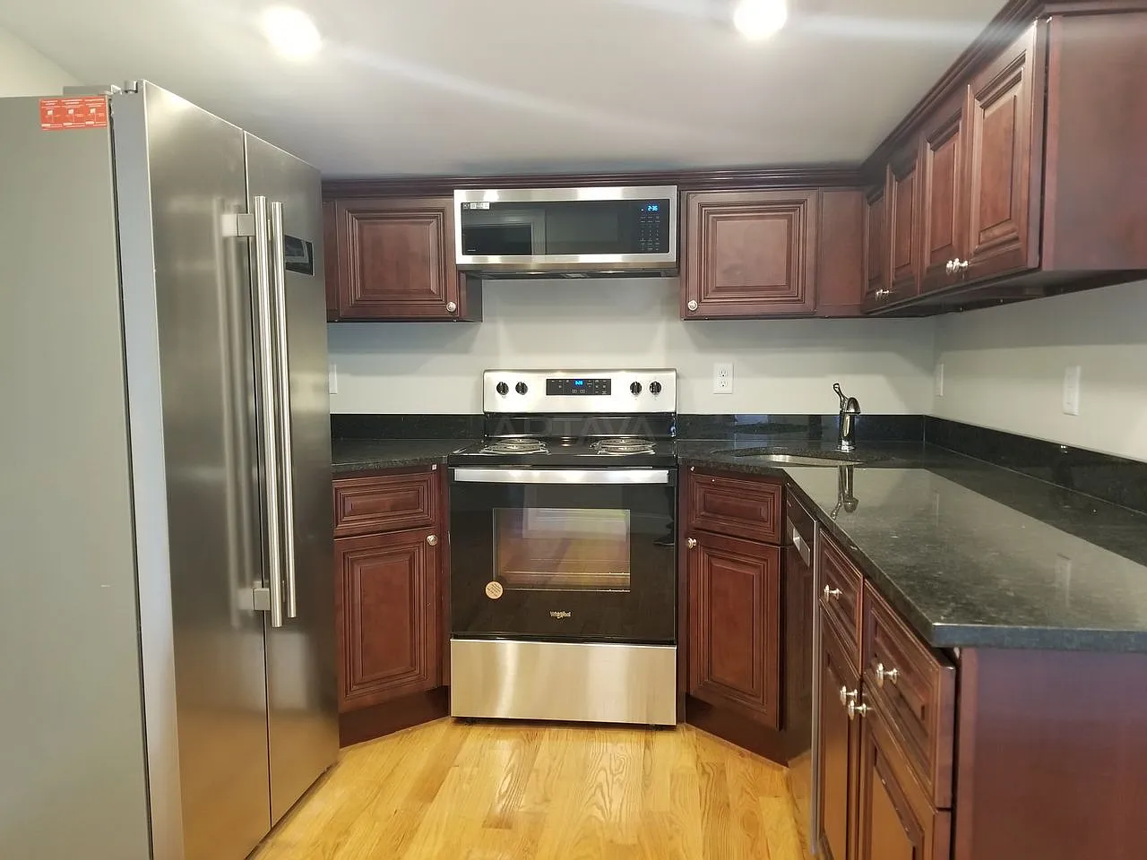 Tufts University / West Somerville area, 2 bedroom, 1 bathroom apartment — Photo 2