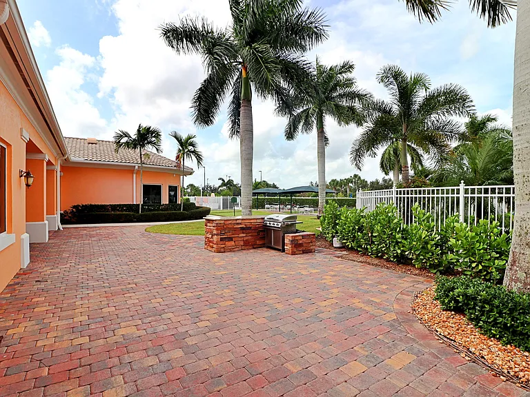 11547 SW Rockingham Dr — Photo 39