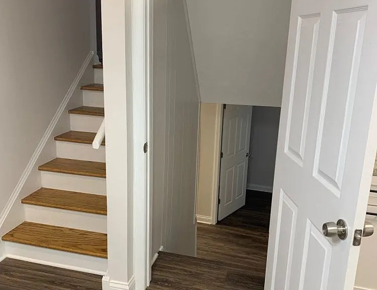 1056 Irwin Ave — Photo 8