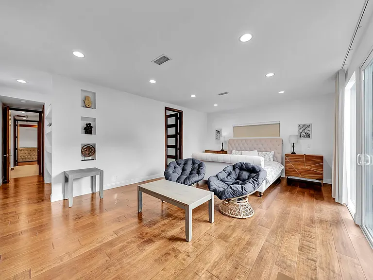 5817 Ranchito Ave — Photo 82