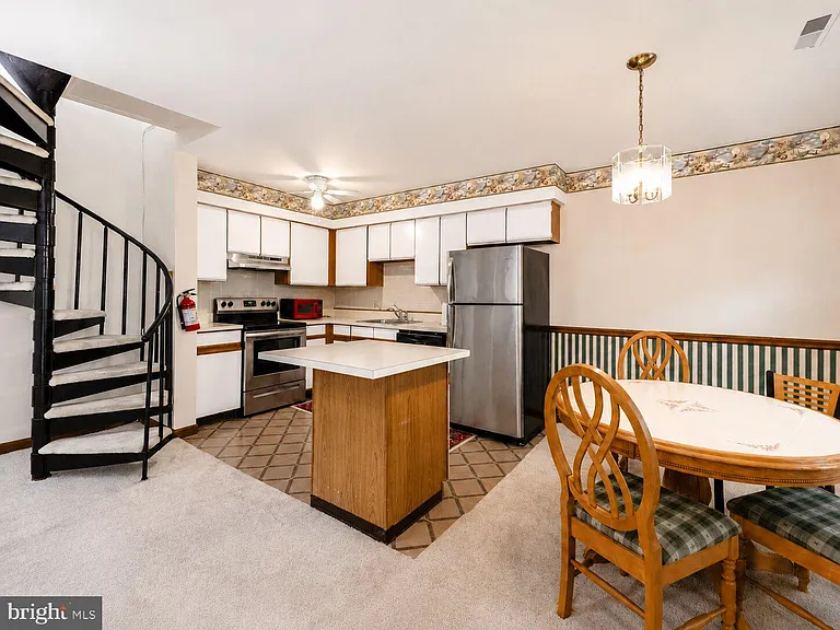 19 Summit Ct — Photo 6