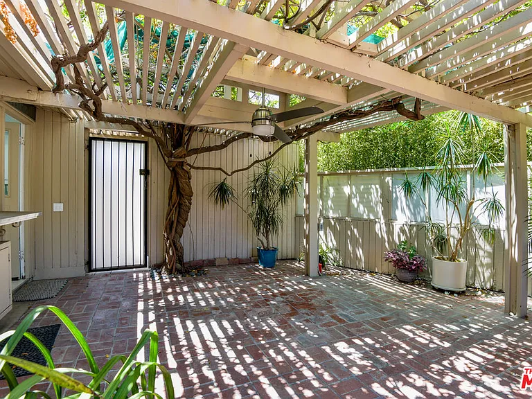 738 Hanley Ave — Photo 6