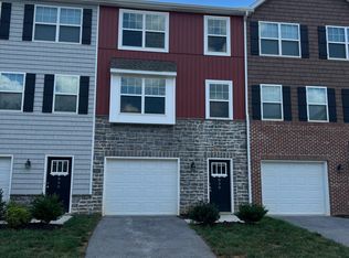 836 Admirals Quay Dr, Mechanicsburg, PA 17050