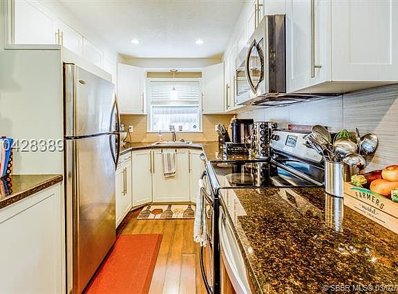 5th image of 9203 SW 49th Pl