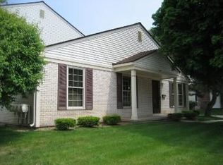 7708 Lake Ridge Dr #1, Waterford, MI 48327
