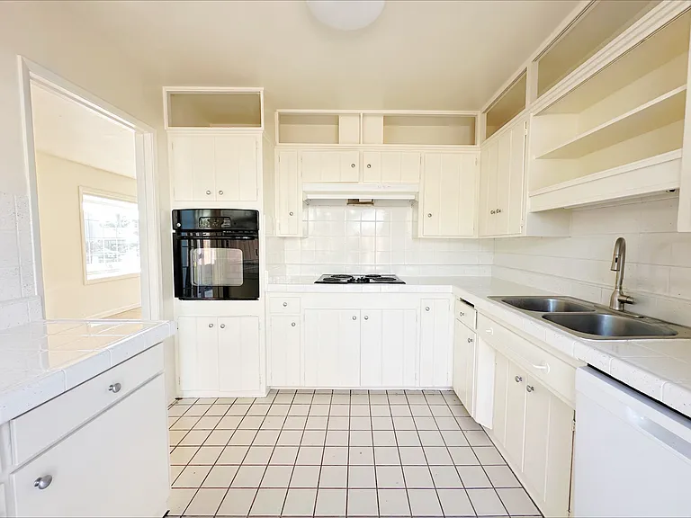 4650 Mount Longs Dr — Photo 7