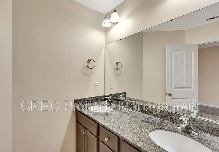140 Buchanan Cir — Photo 24